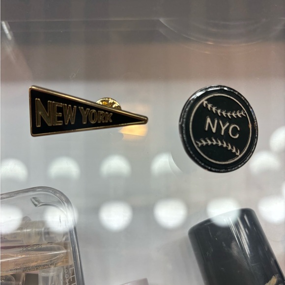 Coach pins - Picture 3 of 3